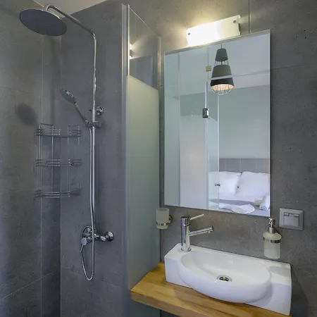 Serenity Apartment *